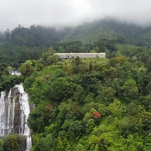 5* Resort Hunas Falls