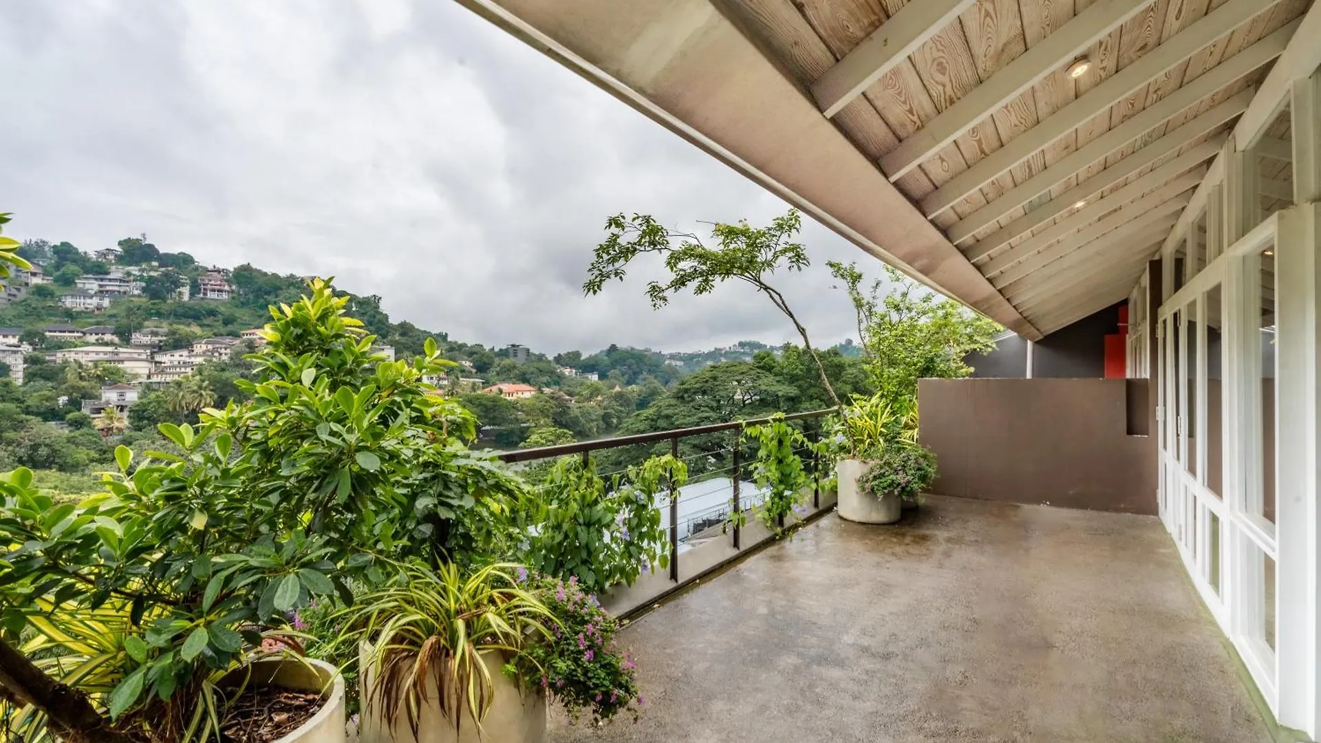 Lake Avenue Hotel Kandy